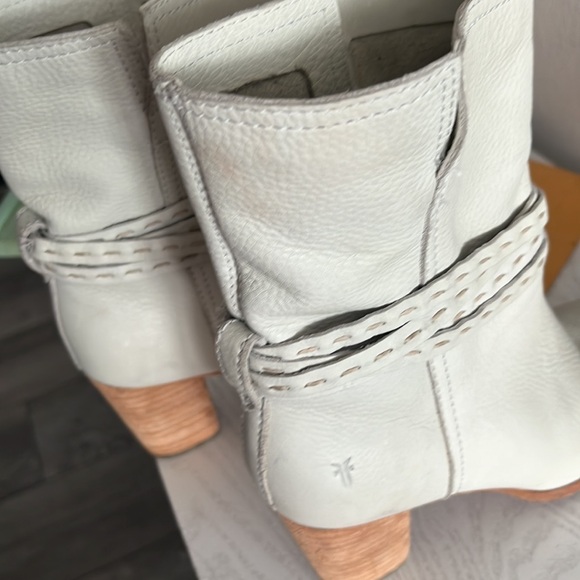 FRYE white leather boots 8B women - Picture 3 of 5